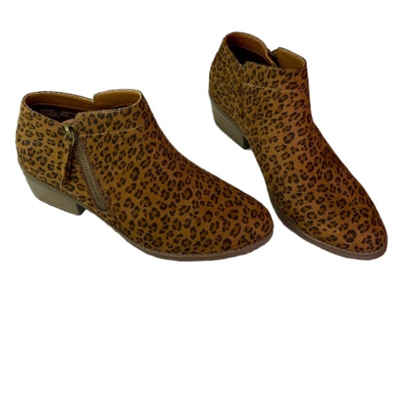 BOOTIES BOOTS NWOT Faux Suede Leopard Side Zip 1 7/8” Cuban Heel Booties Cowboy - Picture 3 of 7